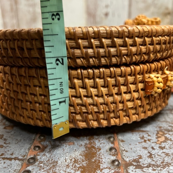 Handcrafted Brown Rattan Round Crossbody Bag - Picture 11 of 13